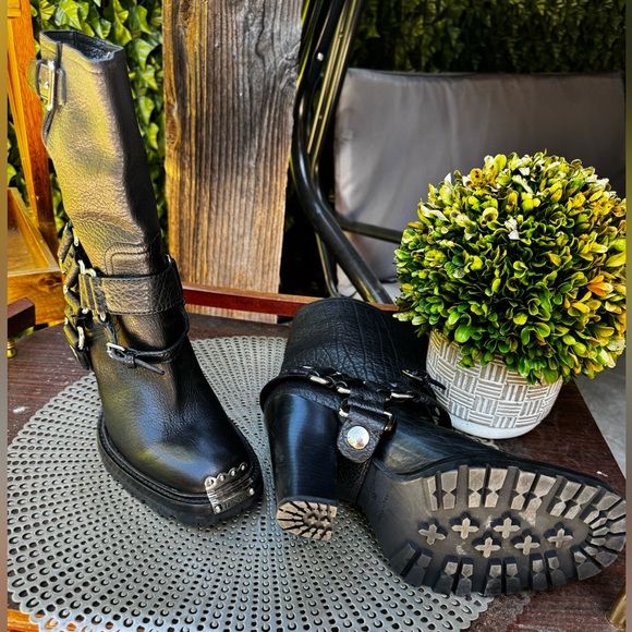 Miu Miu π» Boots π» - Picture 3 of 10